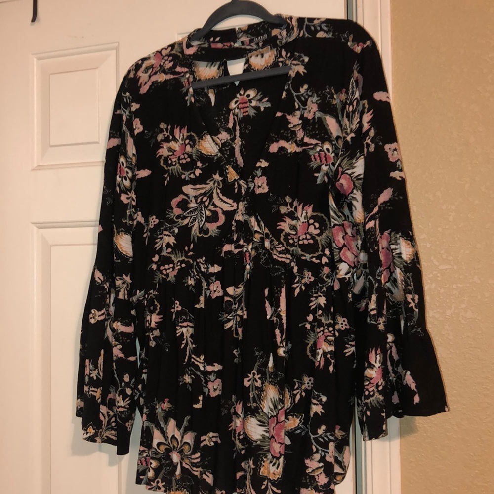 Black floral top